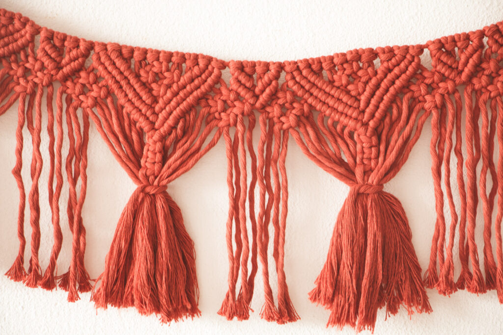  macrame vlaggenlijn feestdecoratie in rode kleur 