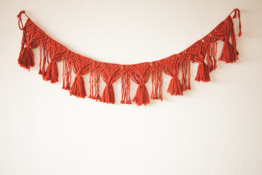  macrame vlaggenlijn in rode kleur 