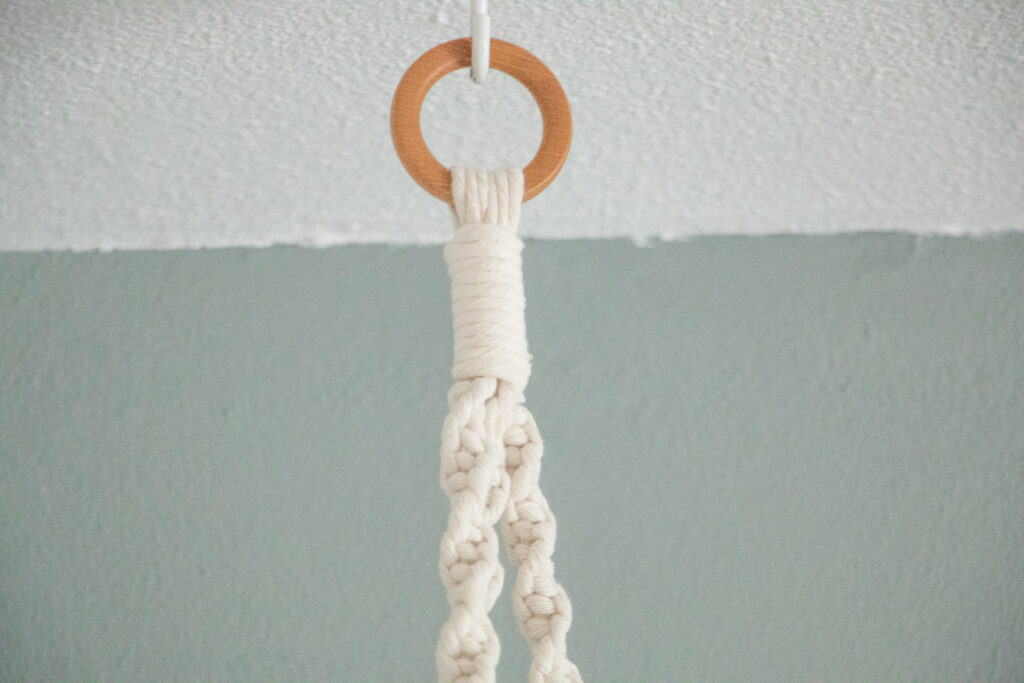  macrame plantenhanger met plankje in naturel kleur 